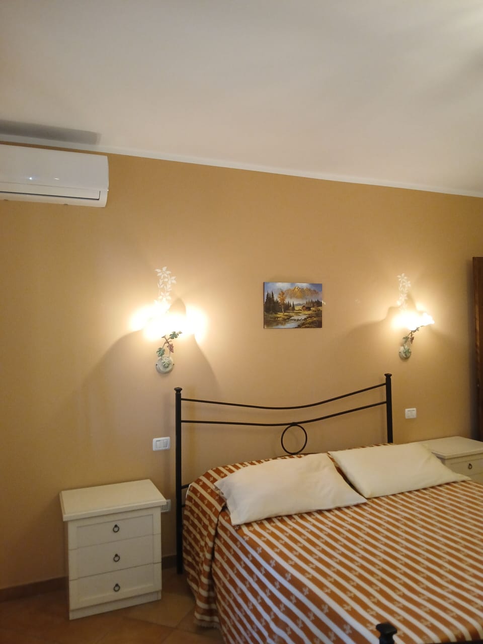 Double Room | In-room safe, desk, free WiFi