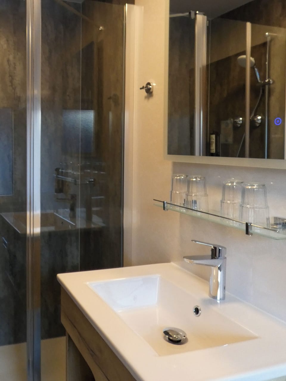 Comfort Quadruple Room | Bathroom | Hair dryer, towels, soap, shampoo