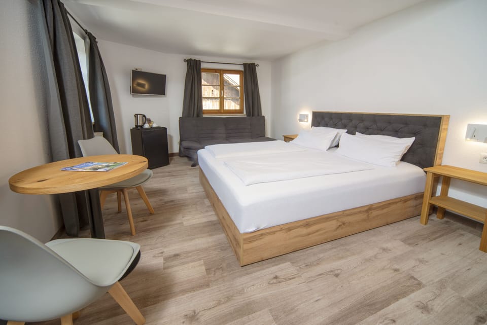 Standard Double Room | Free WiFi, bed sheets