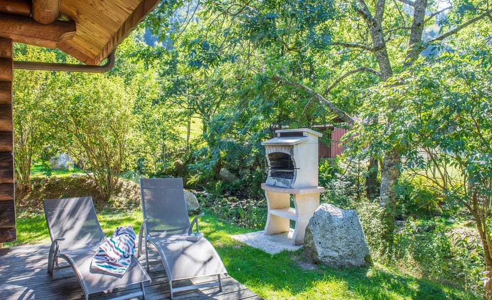 Terrasse salon de jardin Chalet en rondin Vosges