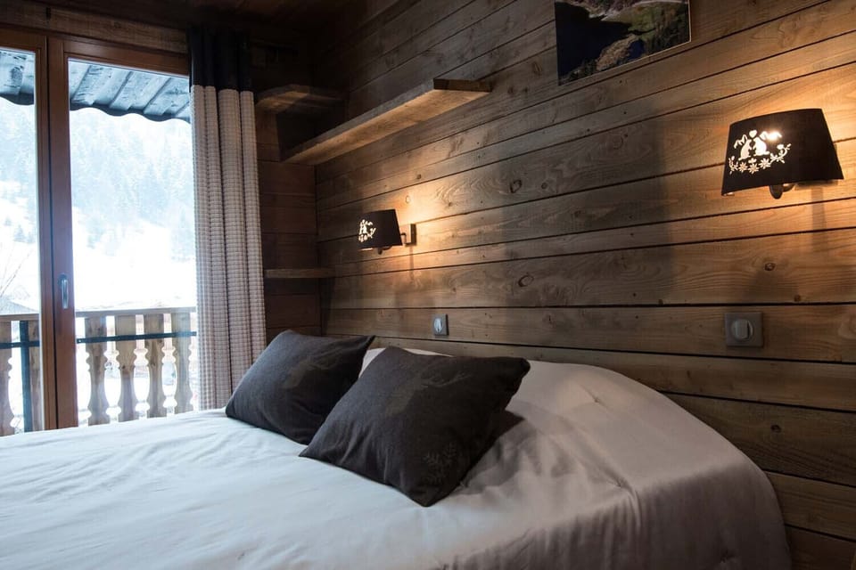 Chambre grand lit balcon appartements location montagne La Bresse Vosges