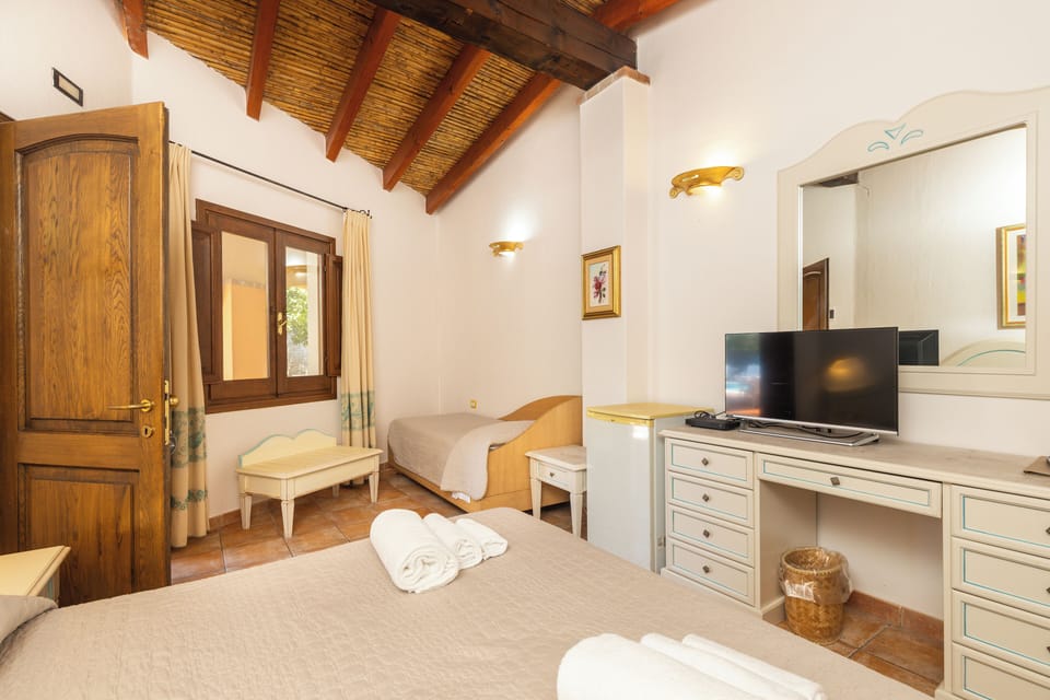 In-room safe, desk, WiFi, wheelchair access
