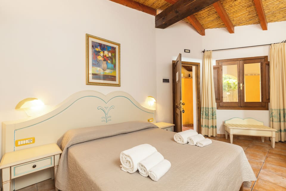 In-room safe, desk, WiFi, wheelchair access