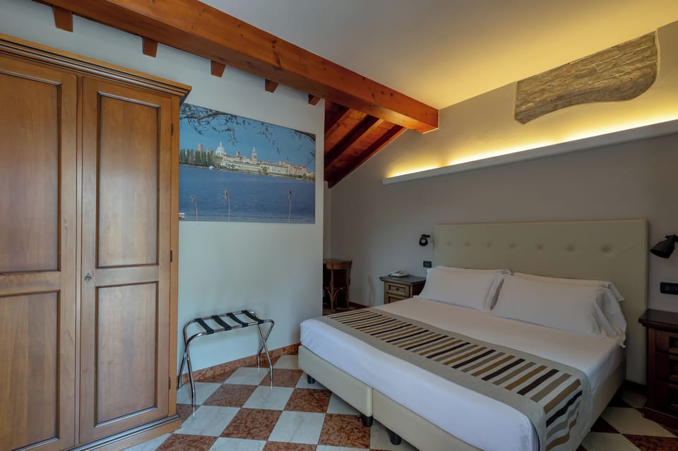 Double or Twin Room, 1 Bedroom | In-room safe, desk, cribs/infant beds, free WiFi