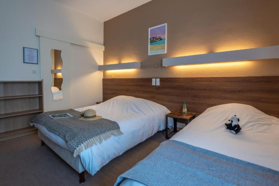 Triple Room, 1 Bedroom | Desk, iron/ironing board, free WiFi, bed sheets