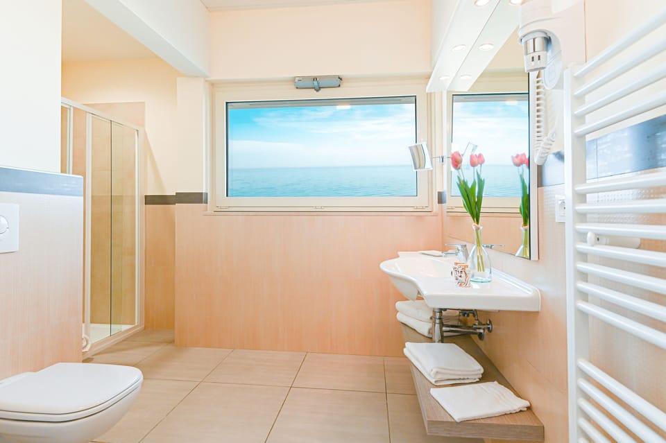 In-room safe, desk, free WiFi, wheelchair access