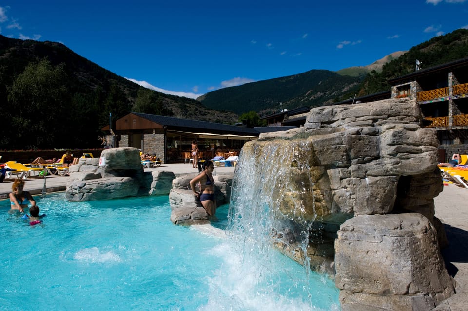 Pool waterfall