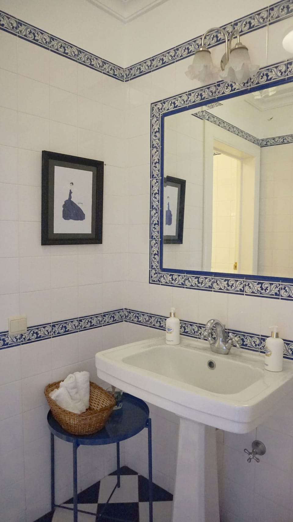 Hair dryer, slippers, bidet, towels