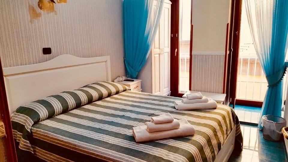 Economy Double Room | Down comforters, minibar, desk, soundproofing