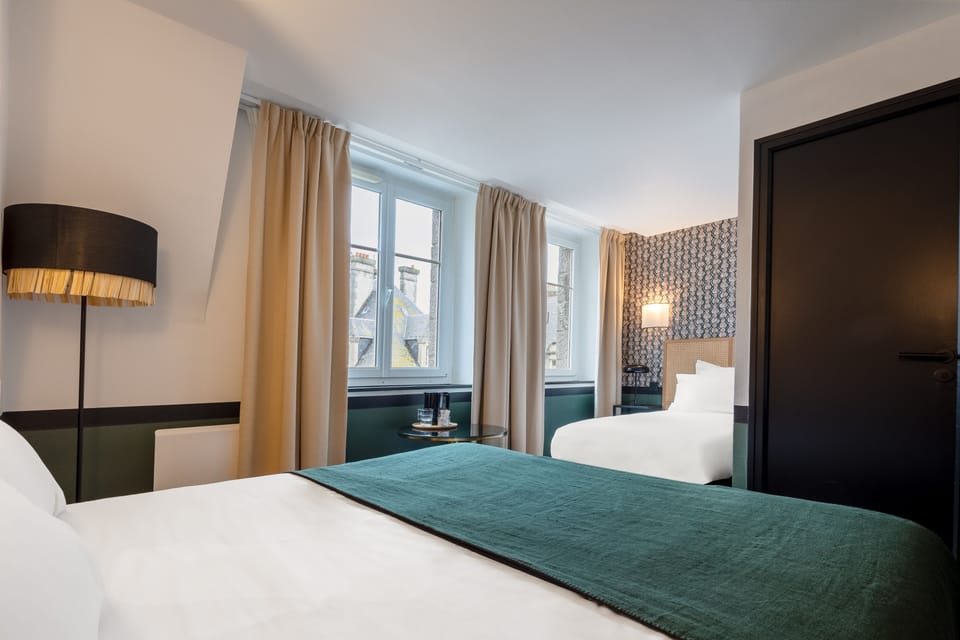 Triple Room | Desk, soundproofing, free WiFi, bed sheets