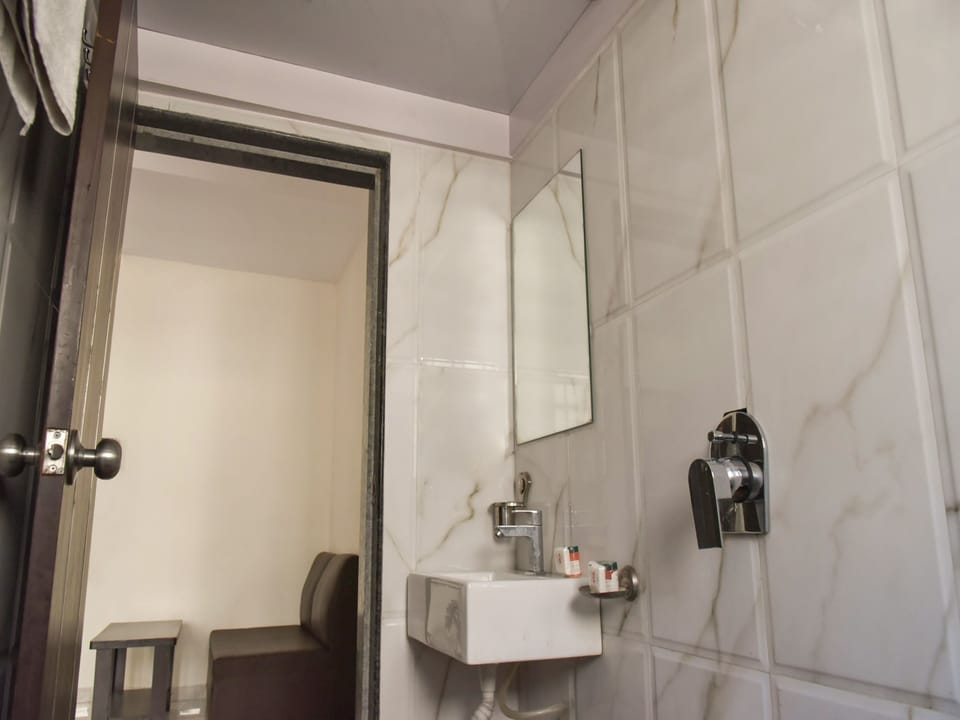 Double or Twin Room | Bathroom | Shower, rainfall showerhead, free toiletries, towels