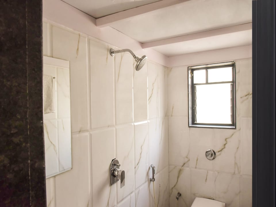 Double or Twin Room | Bathroom shower