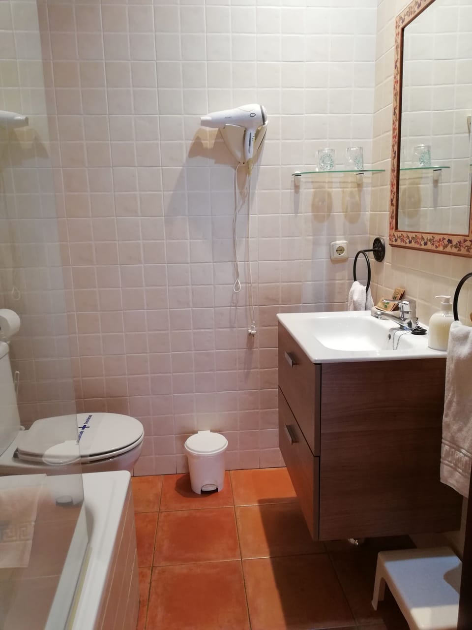 Double Room | Bathroom | Bathtub, hair dryer, towels