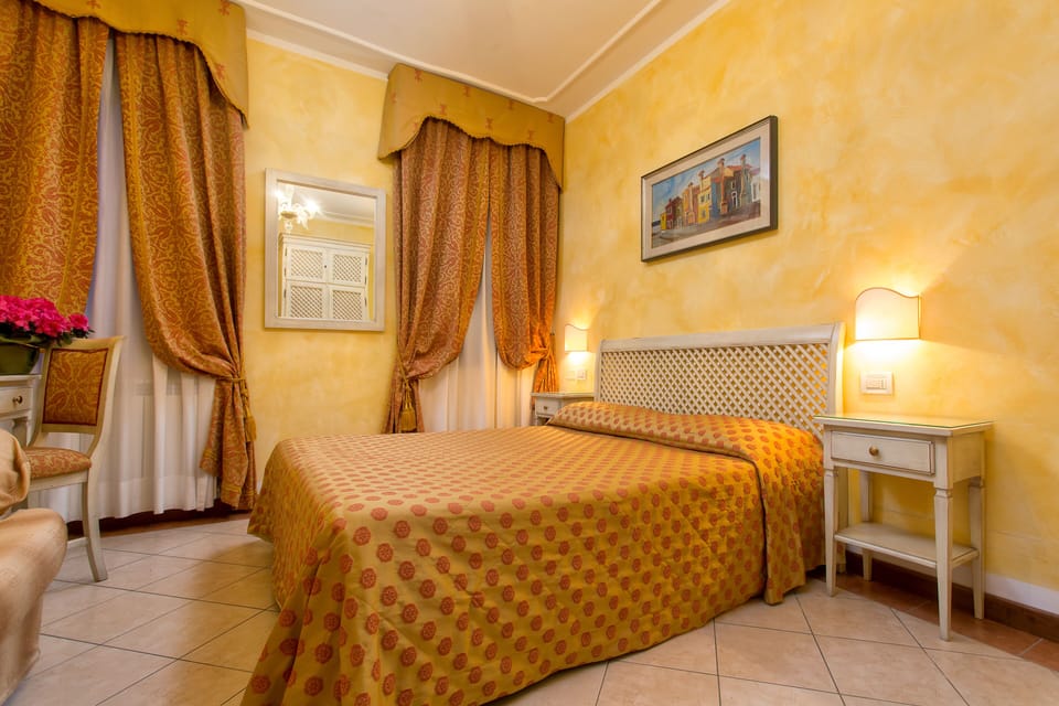 Double Room, Ensuite | In-room safe, desk, soundproofing, cribs/infant beds