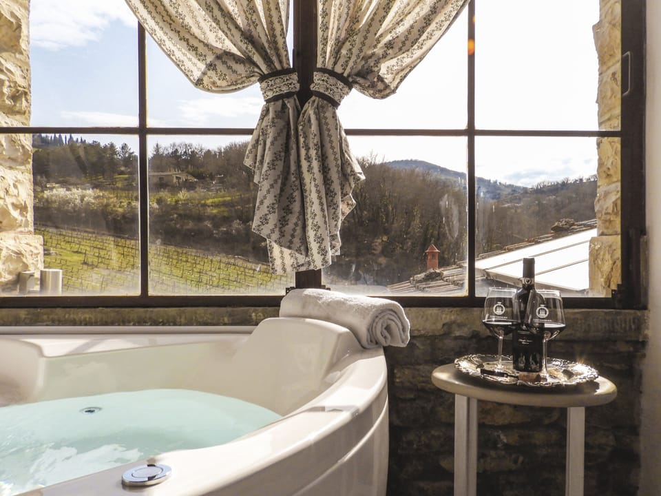 Romantic Double Room, 1 King Bed, Vineyard View | Bathroom | Free toiletries, hair dryer, bathrobes, slippers