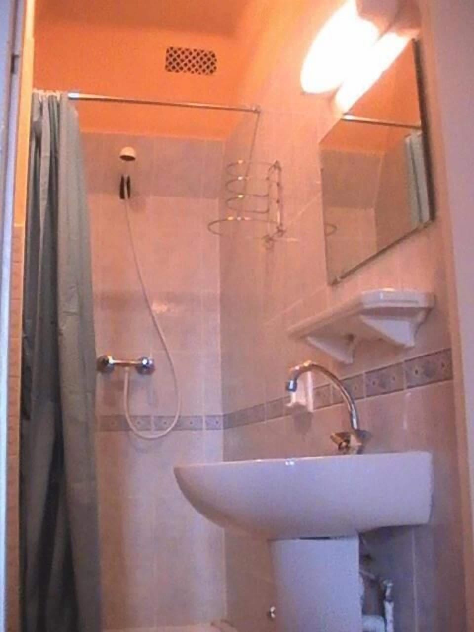 Shower, towels