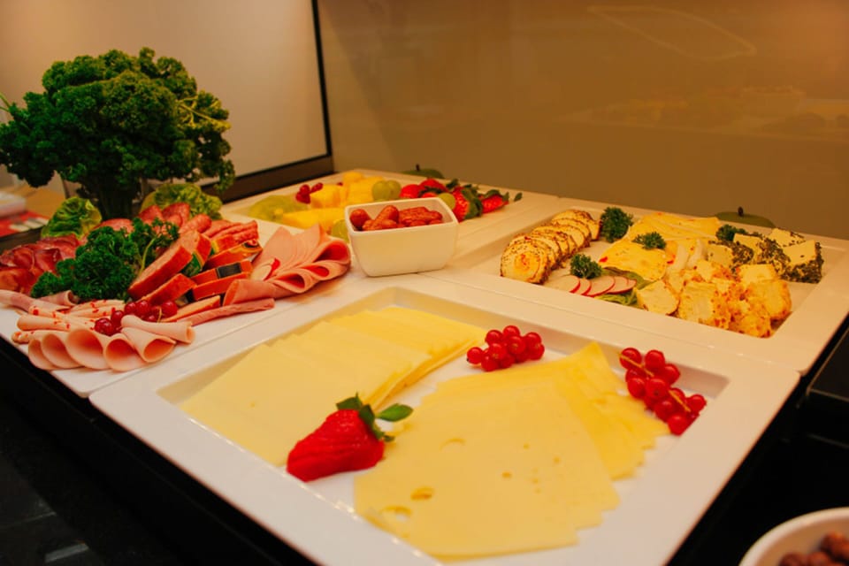 Daily buffet breakfast for a fee