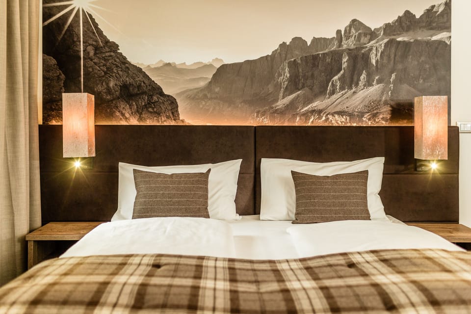 Premium bedding, in-room safe, desk, laptop workspace
