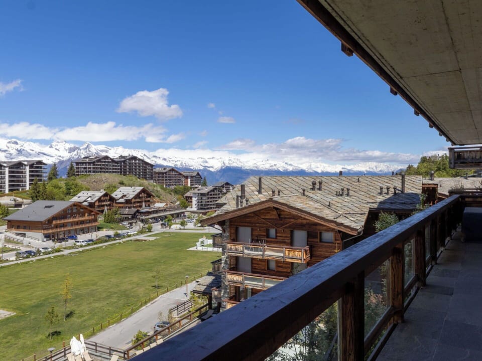 Residential Area, Apartment, Balcony, Mountain Range, Slope, Condominium, Alps, Mountain Village, Glacial Landform, Lumber