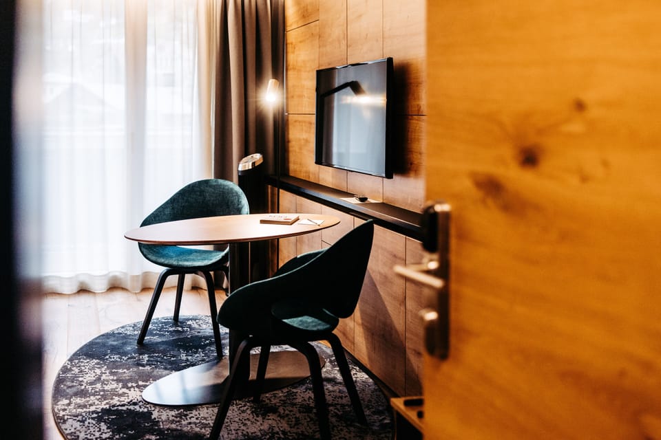 Business Double Room | In-room safe, desk, laptop workspace, soundproofing