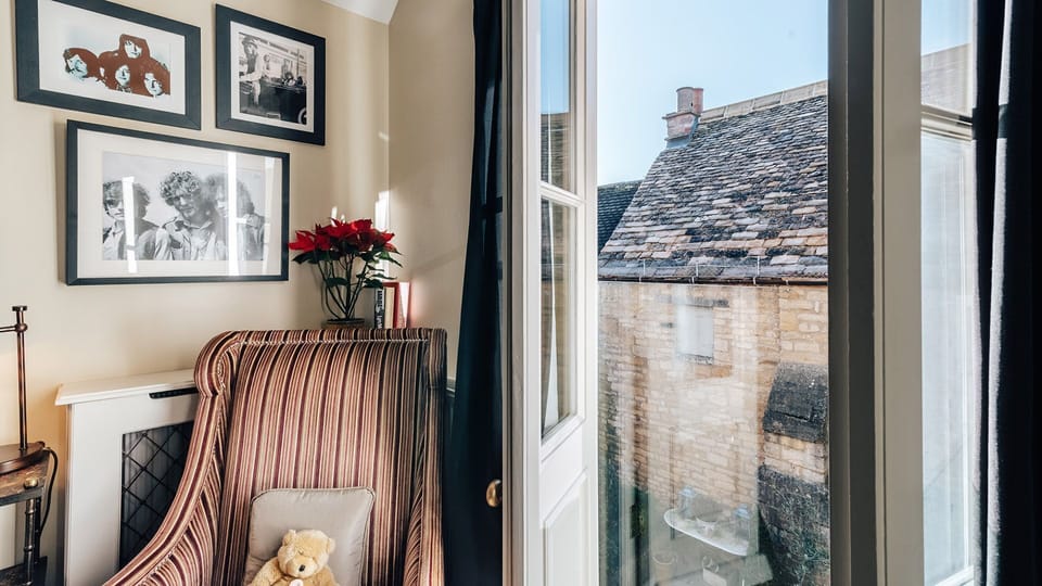 Bedroom Two Juliet Balcony, Singer House, Bolthole Retreats