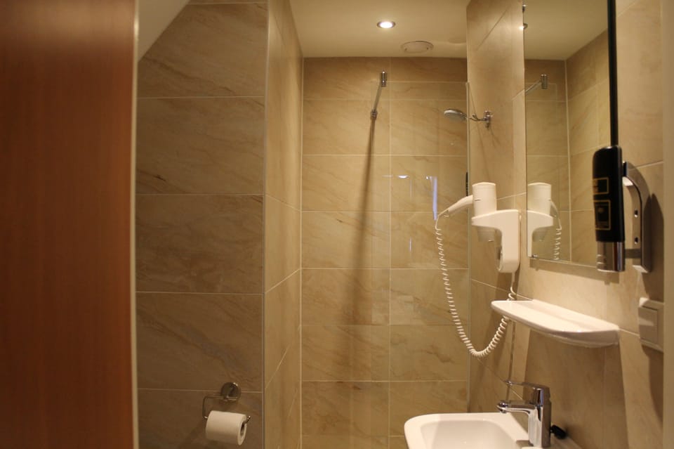 Standard Twin Room, 2 Twin Beds | WiFi