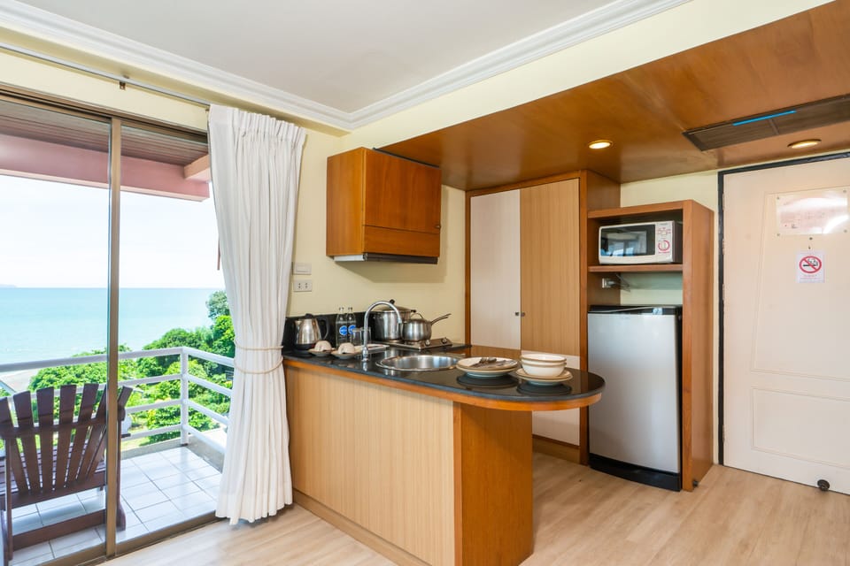 Fridge, microwave