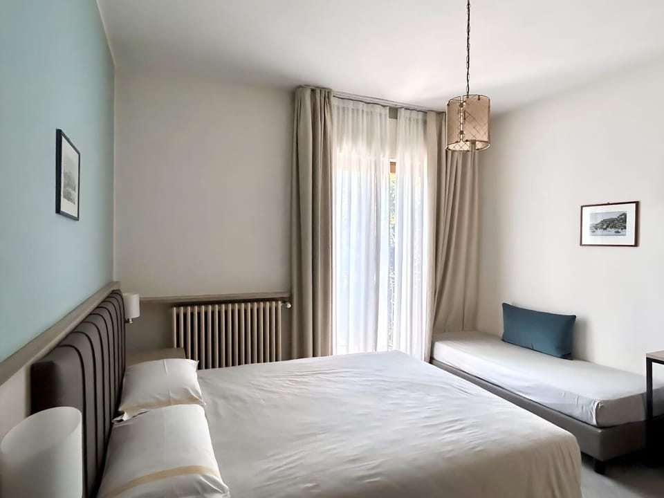 Premium bedding, down comforters, in-room safe, desk
