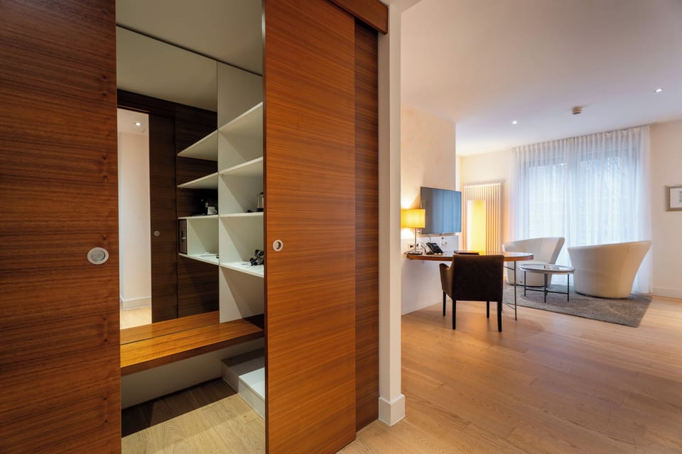 Junior Suite, City View (Street view ) | Hypo-allergenic bedding, pillowtop beds, minibar, in-room safe