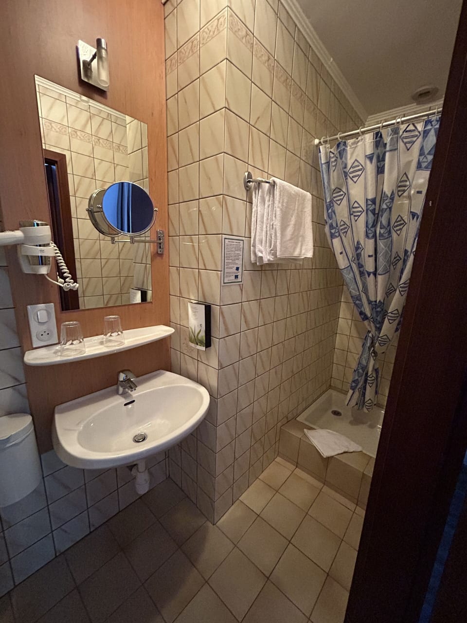 Shower, free toiletries, hair dryer, towels