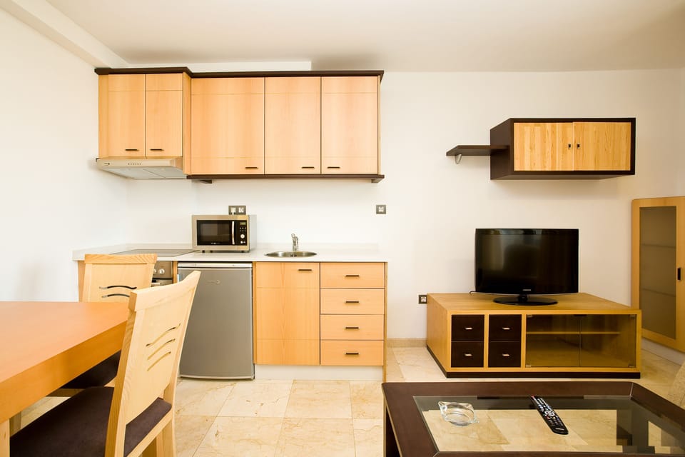Fridge, microwave