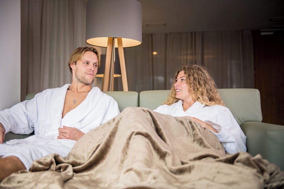Sauna, hot tub, steam room, body treatments, hot stone massages
