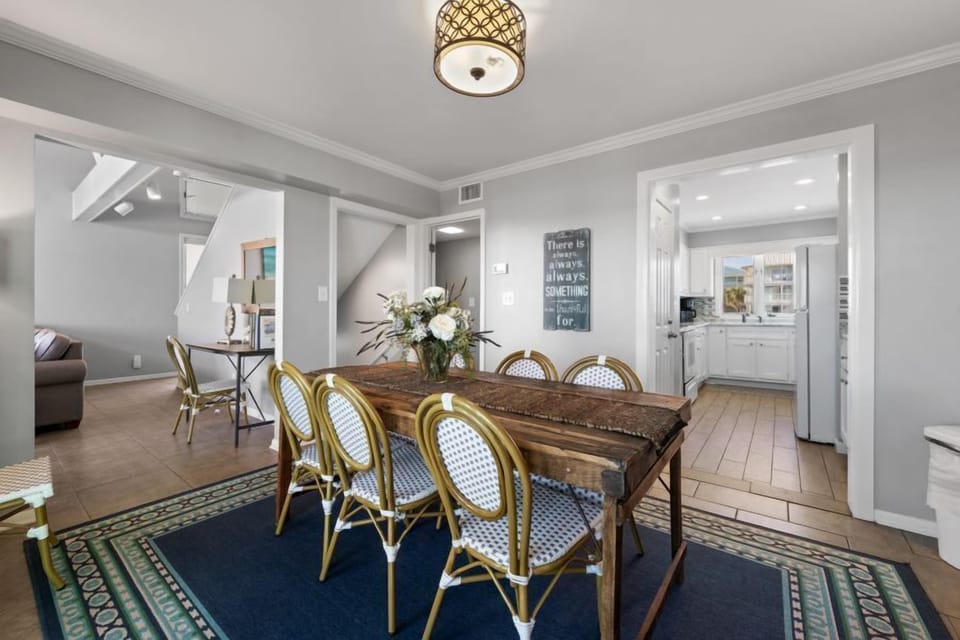 6 MARILYNS DR