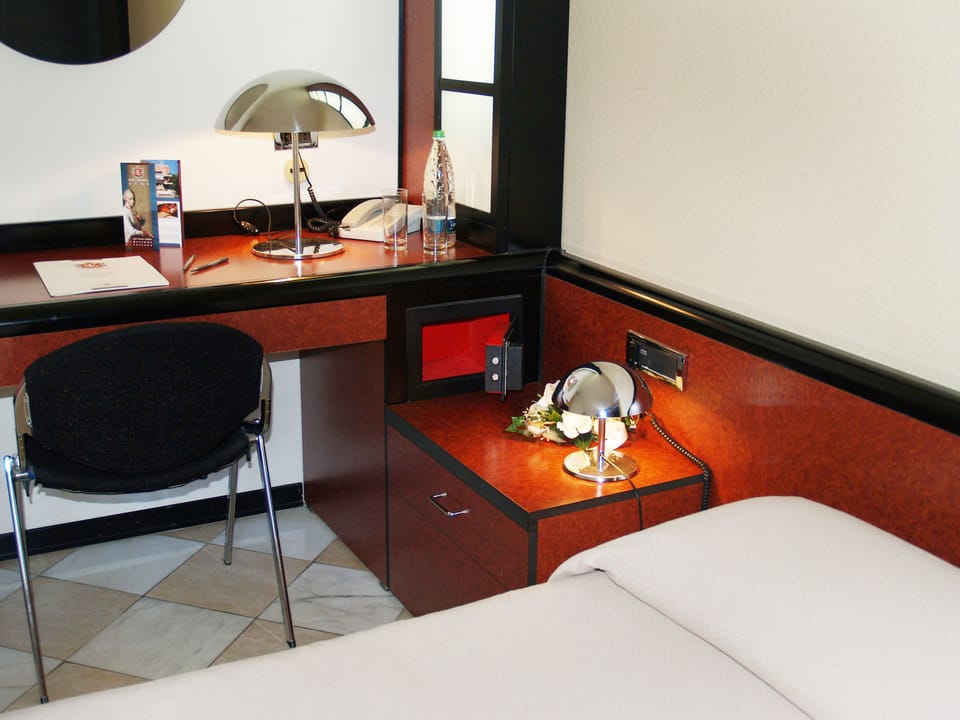 Minibar, desk, soundproofing, free WiFi