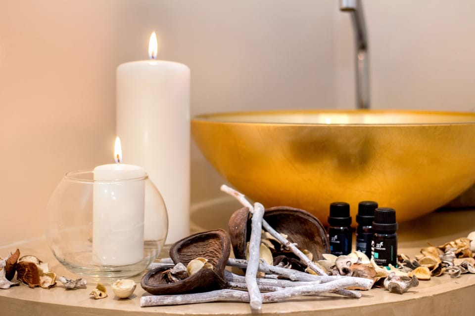 Sauna, hot tub, steam room, body treatments, body scrubs, facials