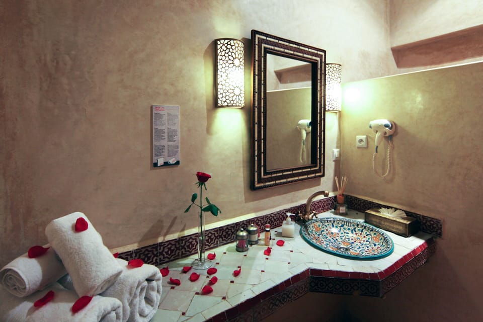 Comfort Room | Bathroom | Free toiletries, hair dryer, towels