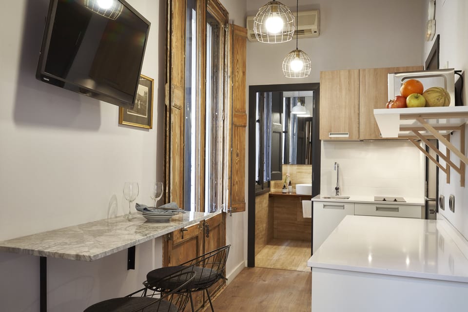 Superior Studio, Balcony, City View | Private kitchenette | Fridge, microwave, stovetop, coffee/tea maker