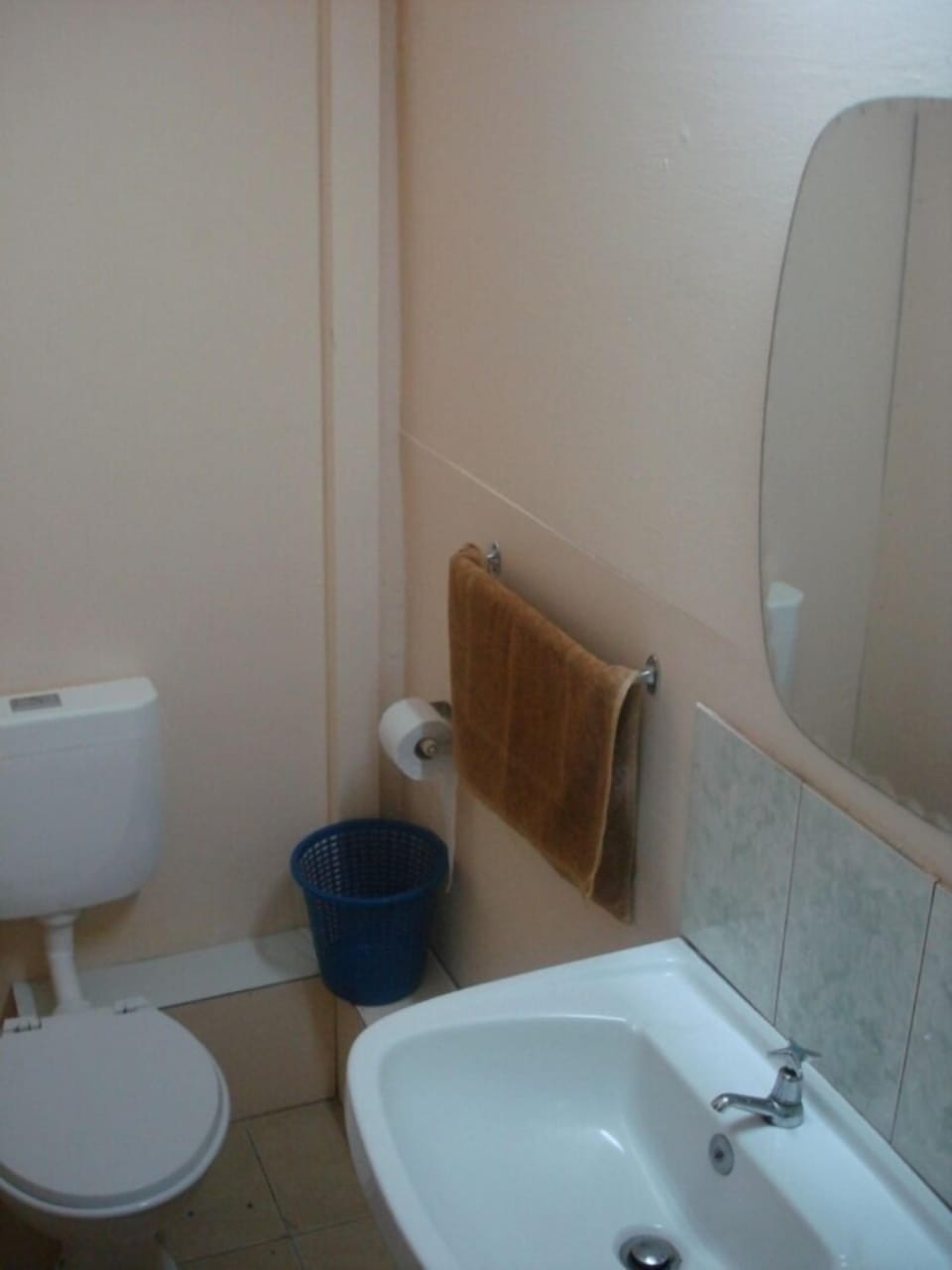 Standard Triple Room | Bathroom | Shower, free toiletries, hair dryer (on request), towels