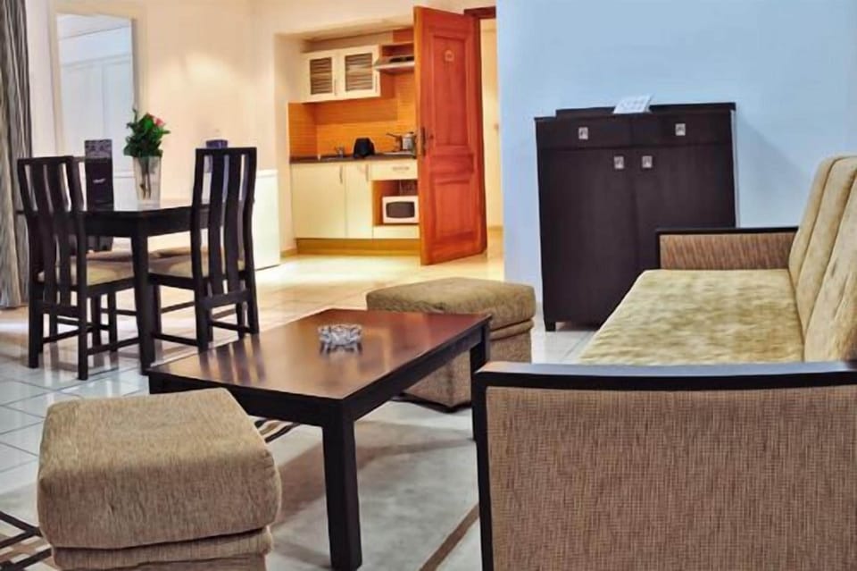 Apartment | Living area | Flat-screen TV