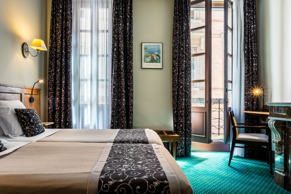 Standard Room, 2 Twin Beds | Premium bedding, desk, laptop workspace, blackout drapes