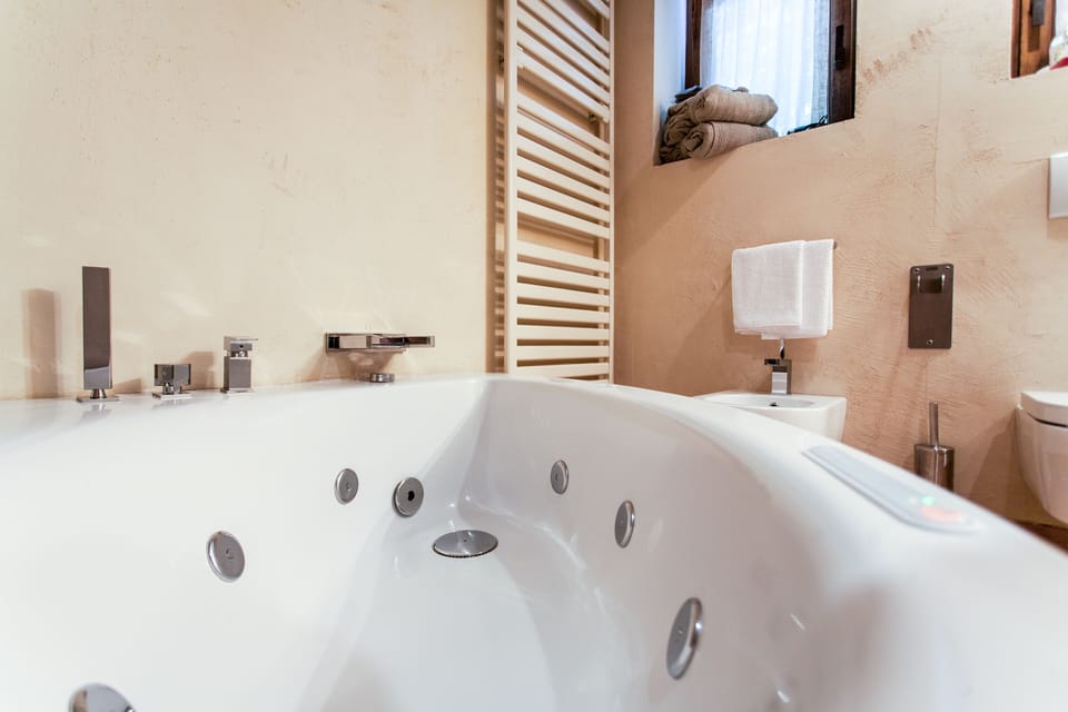 Suite | Minibar, in-room safe, desk, free WiFi