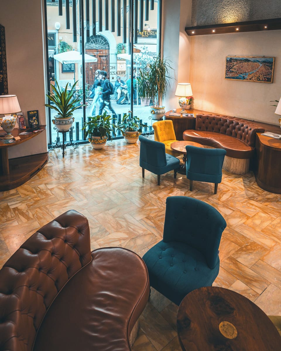 Lobby lounge