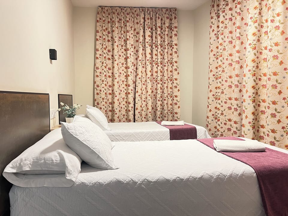 Double Room, 2 Twin Beds, Private Bathroom, Tower | Free WiFi, bed sheets