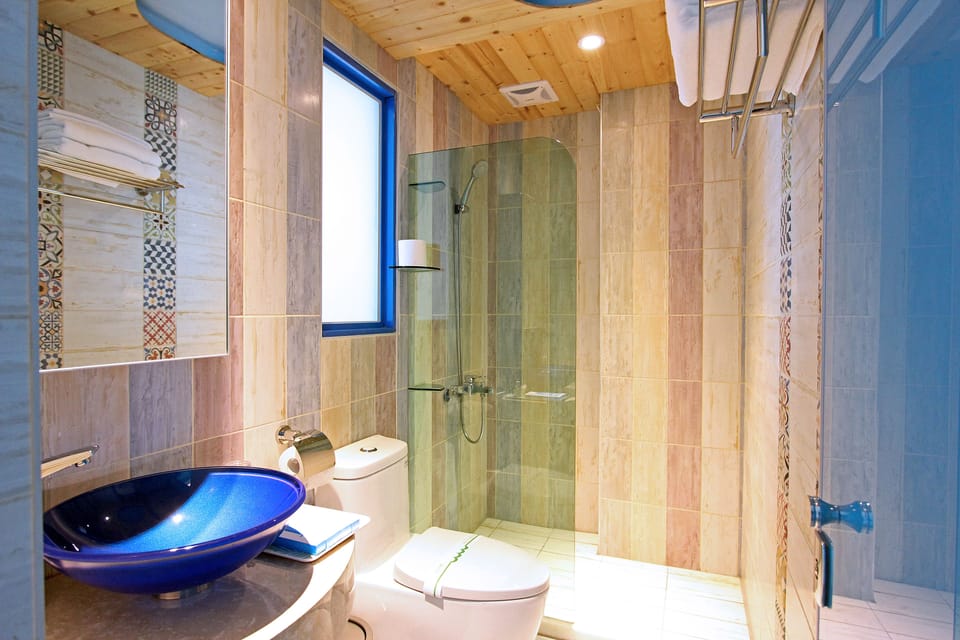 Basic Double Room, 1 Bedroom, Ocean View | Bathroom | Shower, free toiletries, hair dryer, slippers