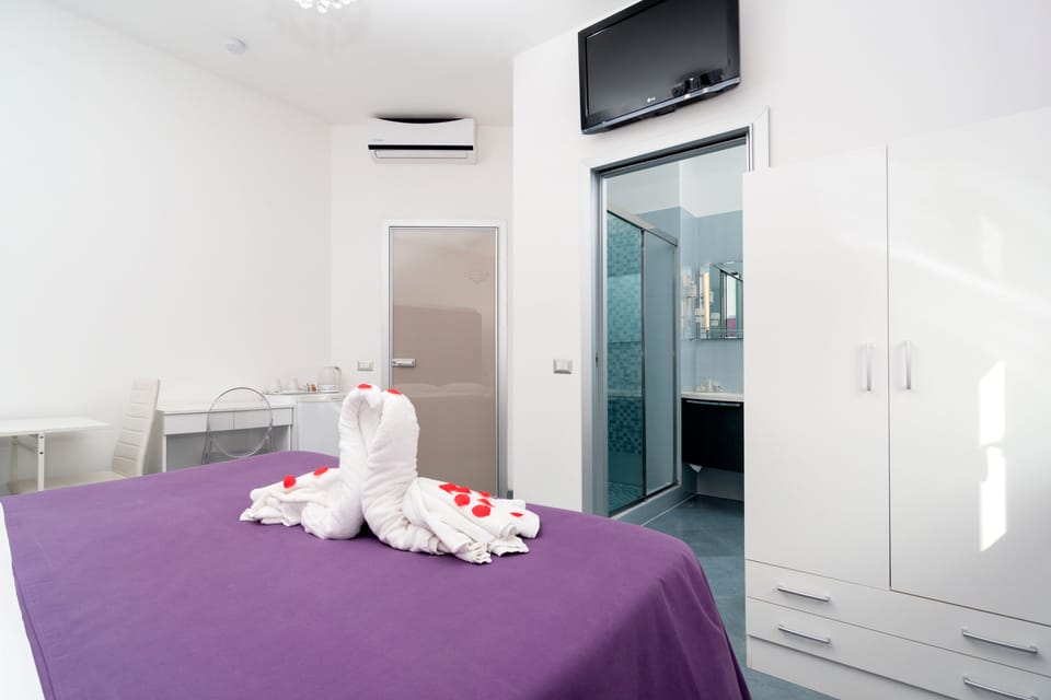 Standard Double Room | In-room safe, desk, soundproofing, free WiFi