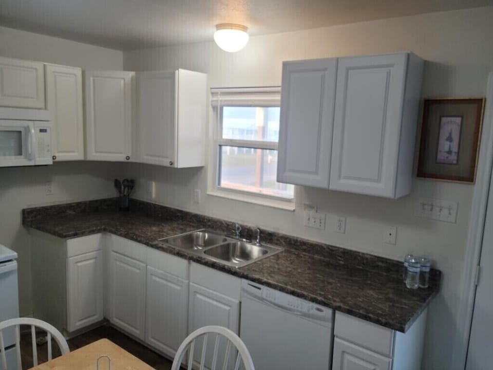 New counter, new sink and faucet, new cabinet installed, Dec11, 2021