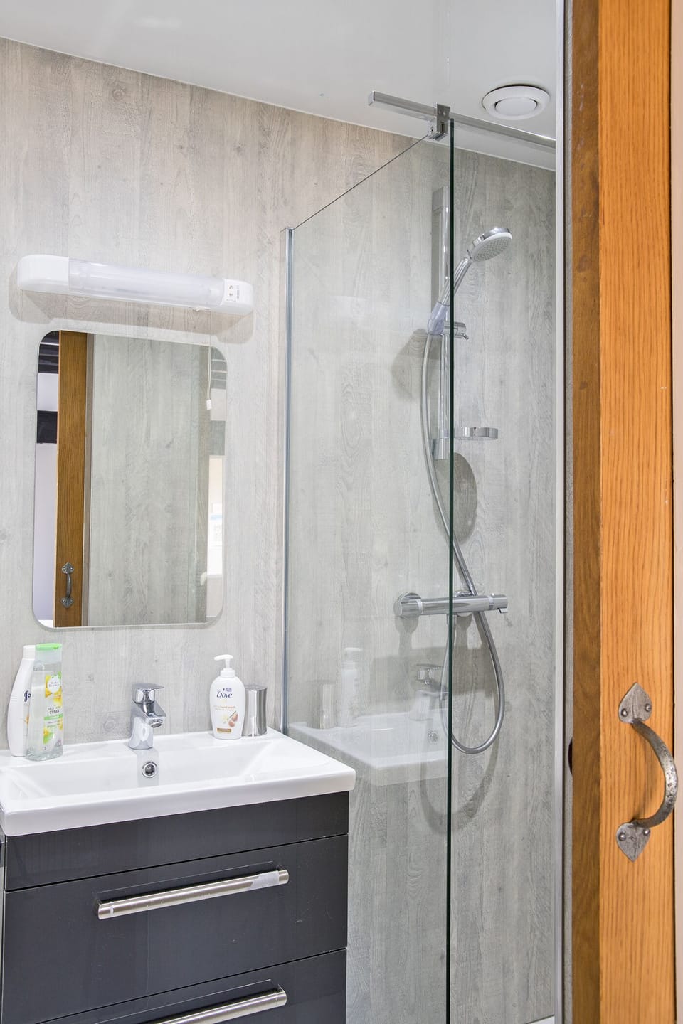 Standard Twin Room, Ensuite, Garden View (Ground Floor) | Bathroom