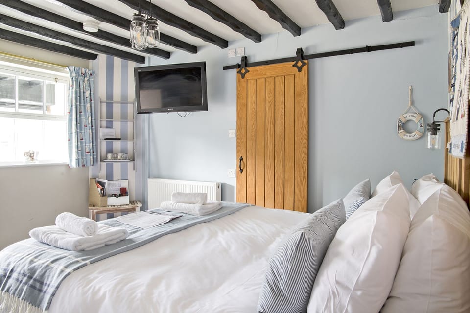 Standard Double Room, Ensuite, Garden View (Ground Floor)
