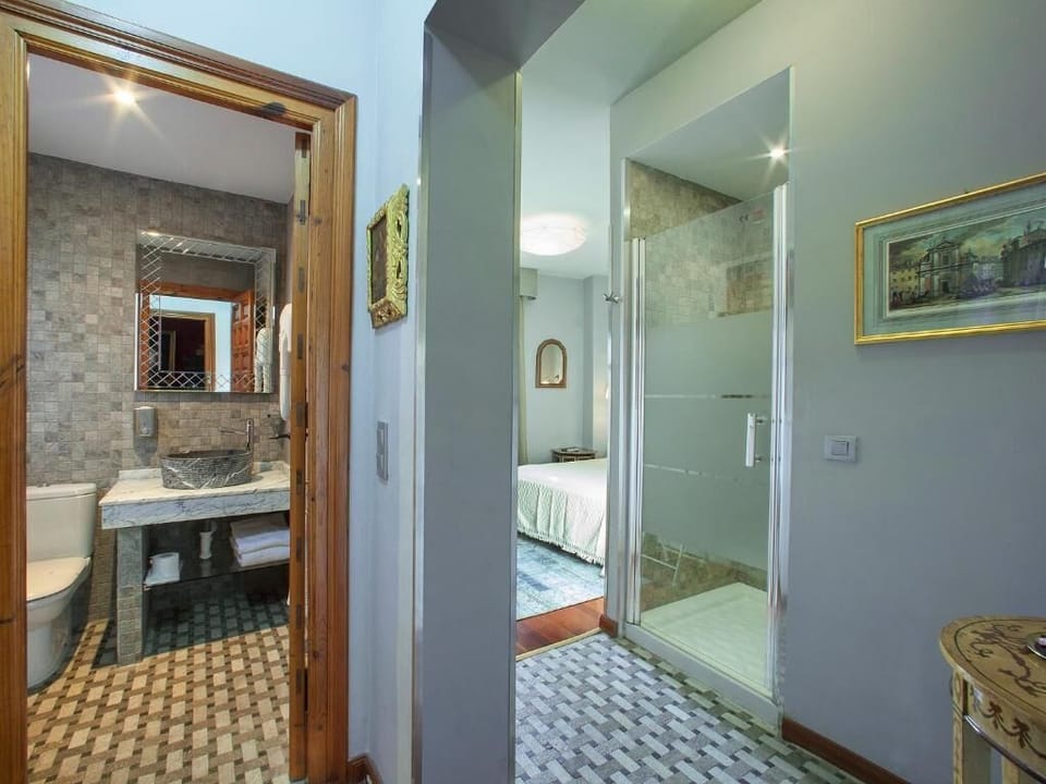 LUX San Miguel Hostel in Toledo