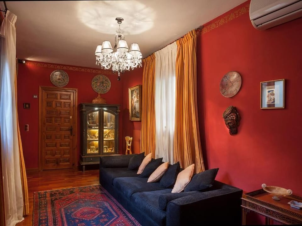 LUX San Miguel Hostel in Toledo